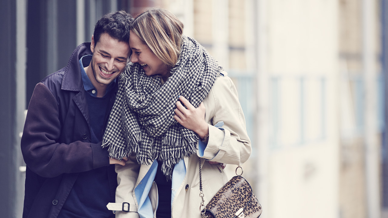 Couple walking closely in the streets 