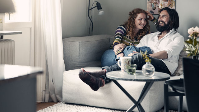 (PB only) Couple in couch - small